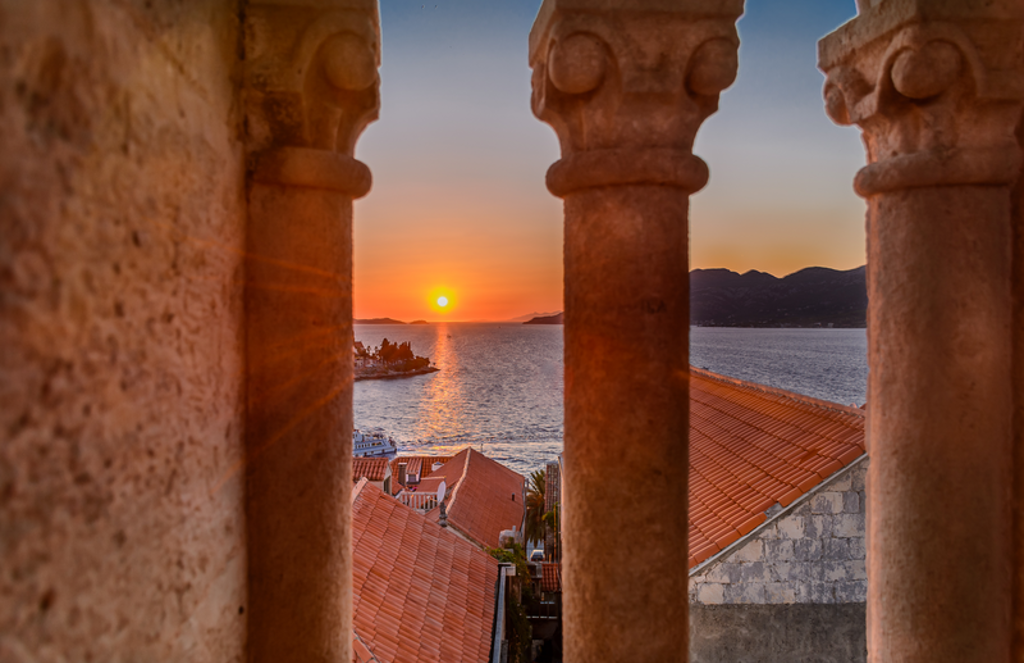 main_Korcula_zonsondergang_-_uitsluitend_voor_gebruik_Intrepid_fietsreizen.png