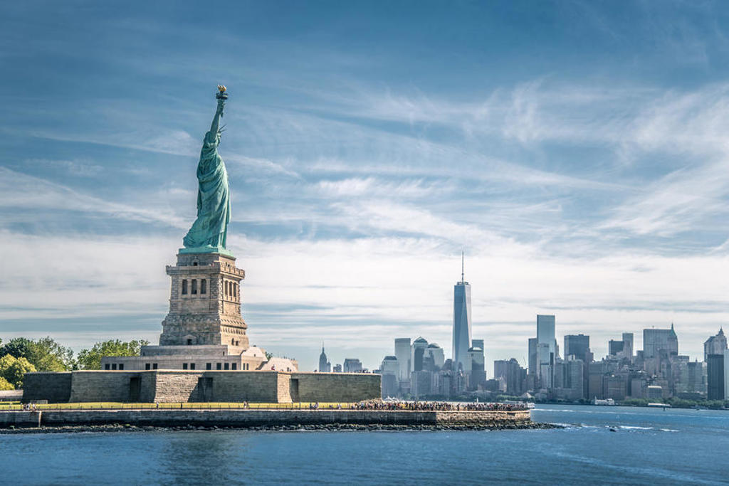 main_shutterstock_378601342_New_York_-_Statue_of_Liberty.jpg