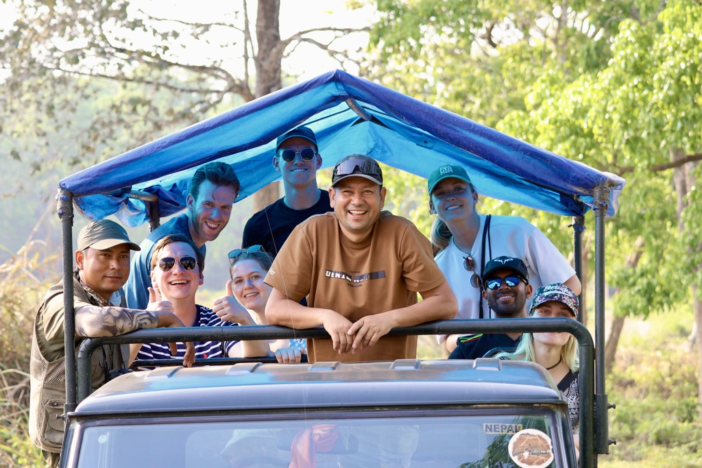 Pax met local guide Chitwan.jpg