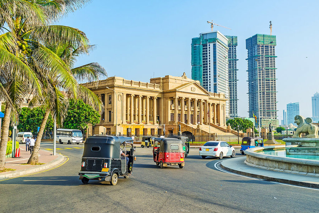 main_shutterstock_Colombo_Fort.jpg