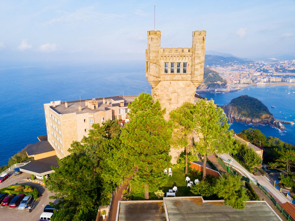 main_Monte_Igueldo_Tower_San_Sebastian_shutterstock_1060239515.jpg