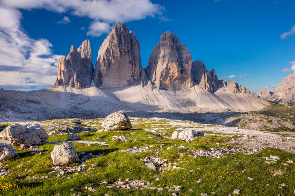 main_shutterstock_1740069635_Tre_Cime_di_Lavaredo.jpg