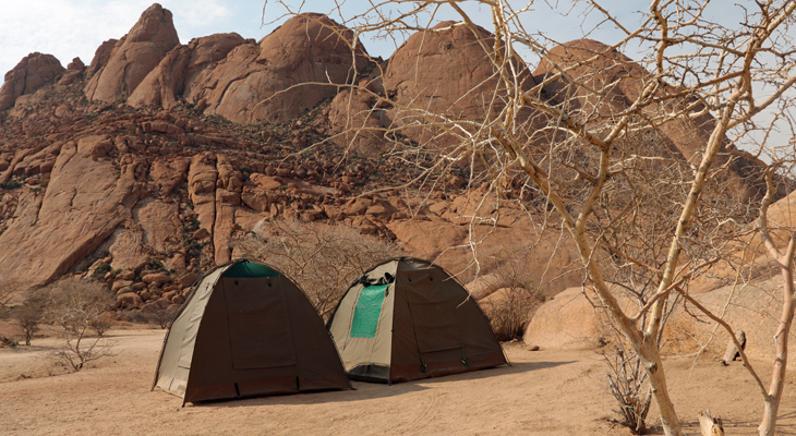Kamperen bij Spitzkoppe in namibie