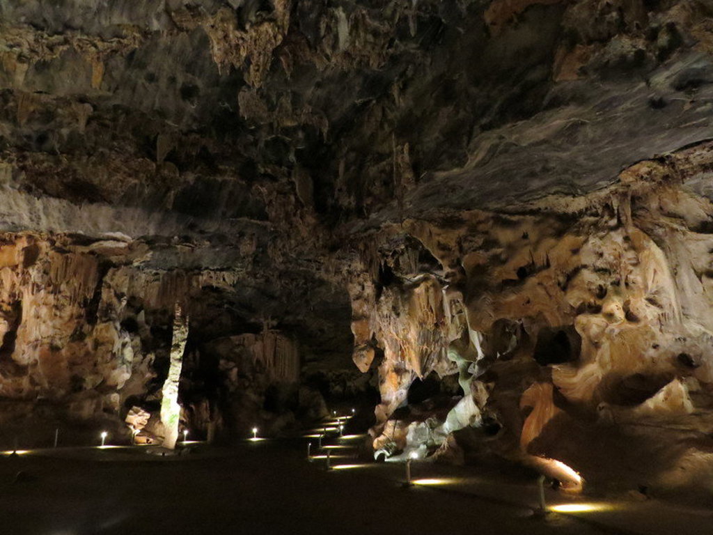 main_Zuid-Afrika_-_Oudtshoorn_-_Cango_grotten__2_.jpeg