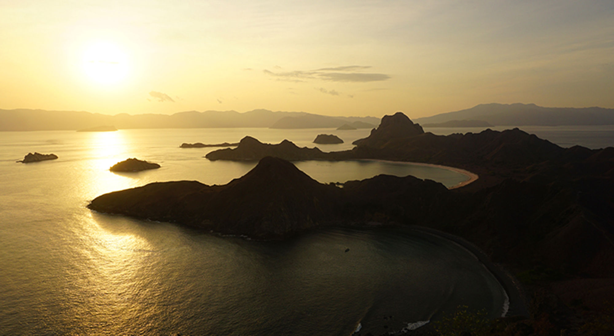 uitzicht over de zee - komodo eilanden uitzicht over de zee - komodo eilanden