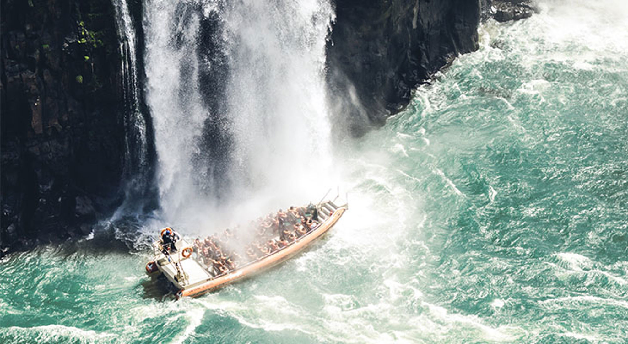 Boot Iguaza watervallen
