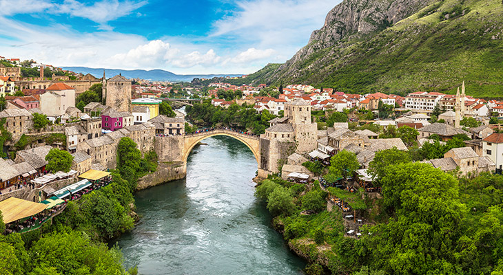 Uitzicht over Mostar in Bosnië Uitzicht over Mostar in Bosnië