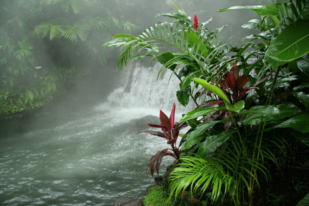 main_shutterstock_70971226_arenal__hotsprings.jpg