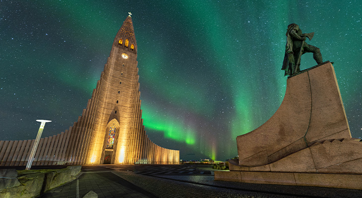 Noorderlicht in Reykjavik, IJsland Noorderlicht in Reykjavik, IJsland