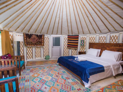 Roomy Yurts Osho Thang - Minapin - Yurt binnenkant