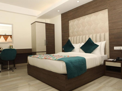 Cardinal Express Oxmo New Delhi India