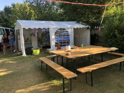 Camping Le Mas Fleuri Sospel - groepstent en tafel