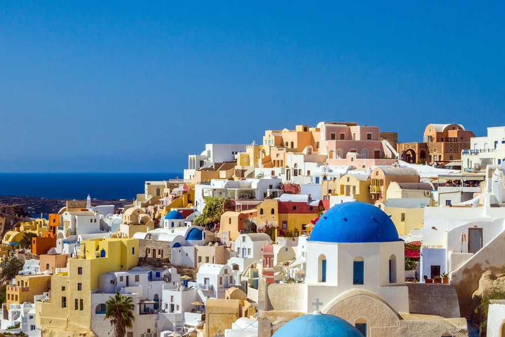 main_TEJ_Oia_Santorini_shutterstock_551144311.jpg