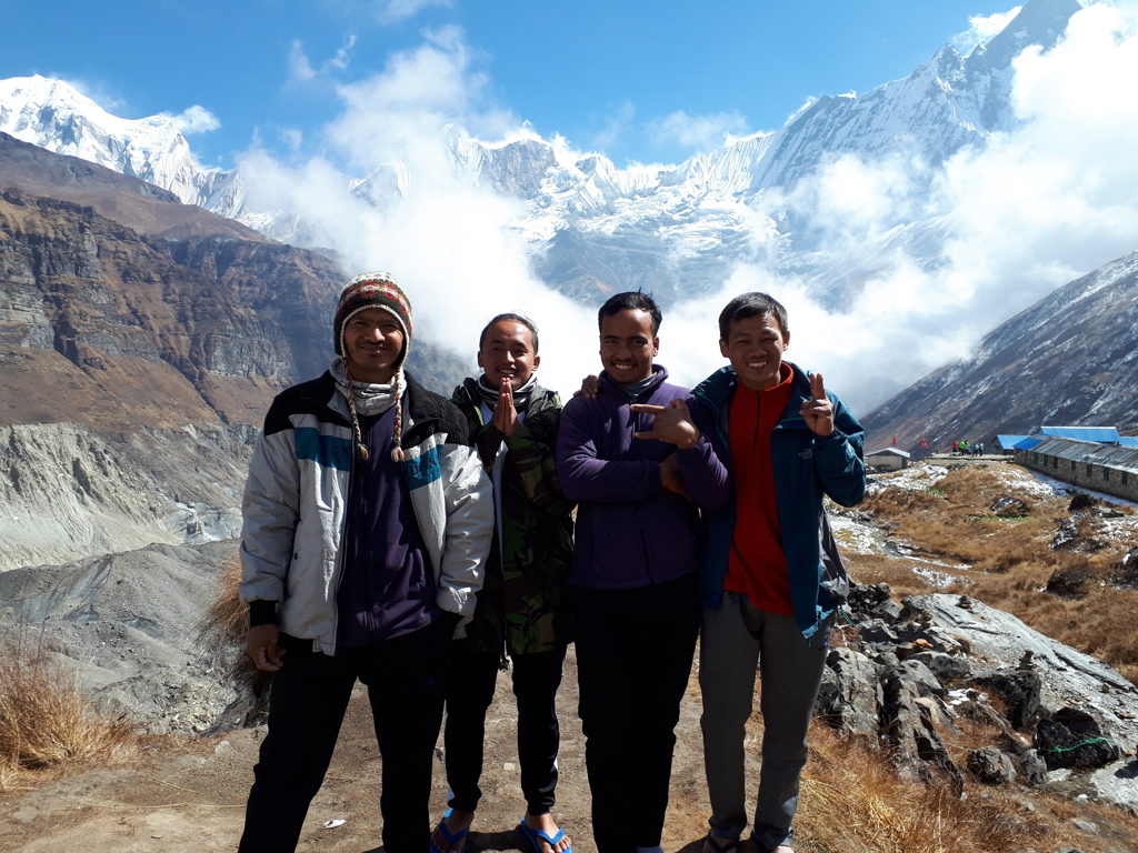 Rondreis Nepal dragers Annapurna trek
