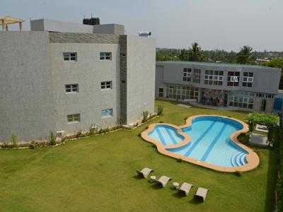 Pool garden Togo Jess