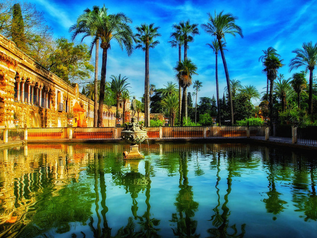 main_Zomertuin_uitzicht_op_Alcazar__Sevilla_shutterstock_587690672.jpg