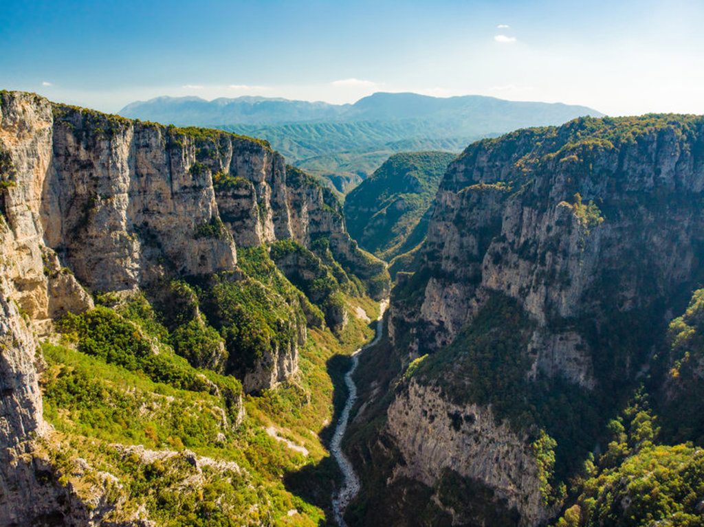 main_shutterstock_1339880372_Vikos_kloof.jpg