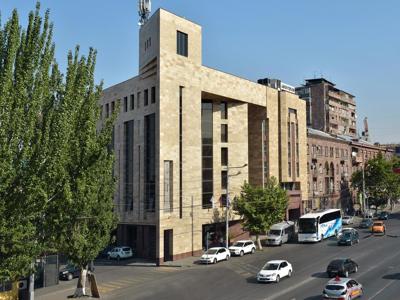 Ani Central Inn buitenkant