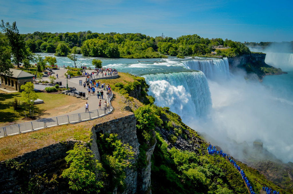 main_shutterstock_516195610_Niagara_Falls.jpg