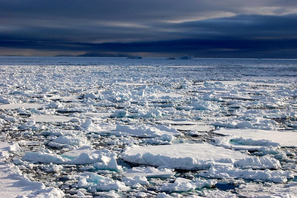 Eilanden van ijs, Spitsbergen, Noordpoolgebied
