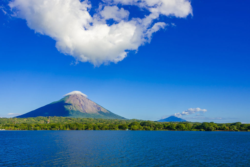 main_shutterstock_319909952_Ometepe.jpg