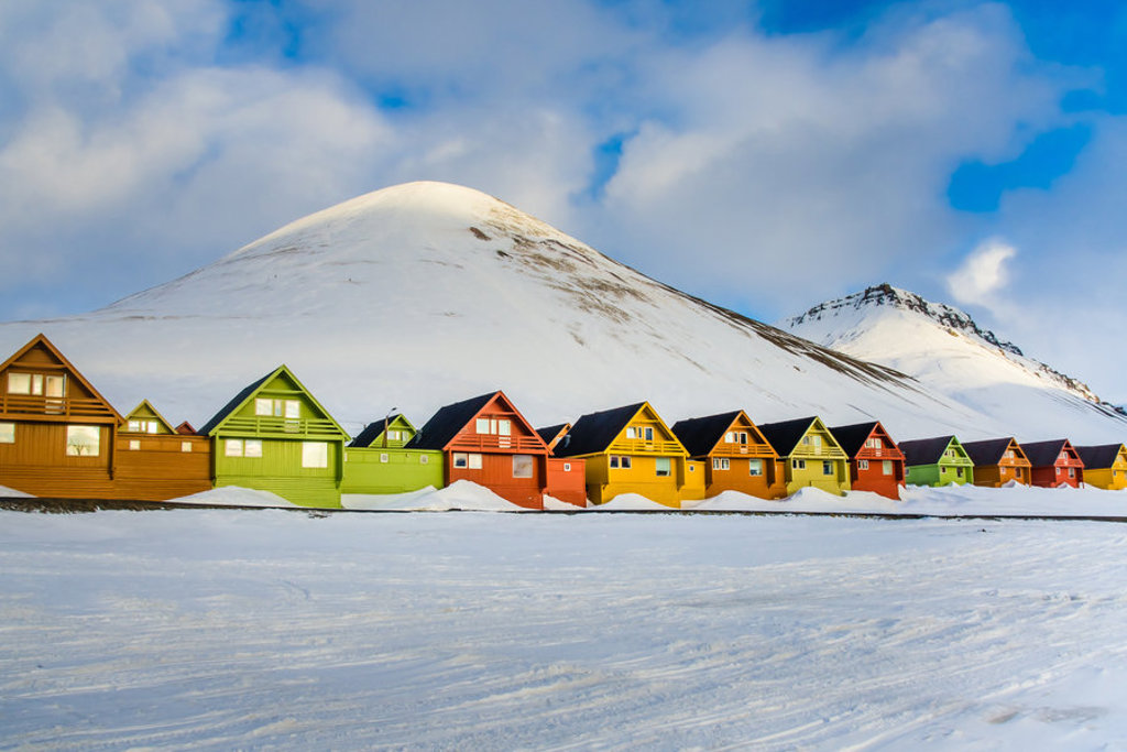 main_shutterstock_416265475_Longyearbyen.jpg