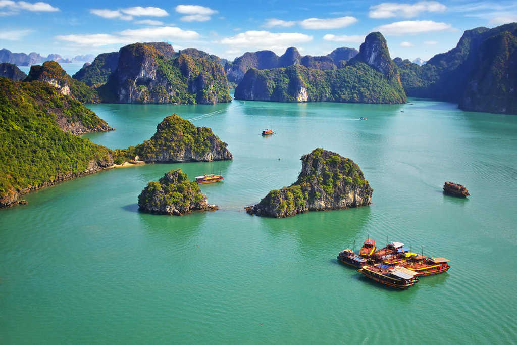 main_shutterstock_78891328__1__Halong_Bay.jpg