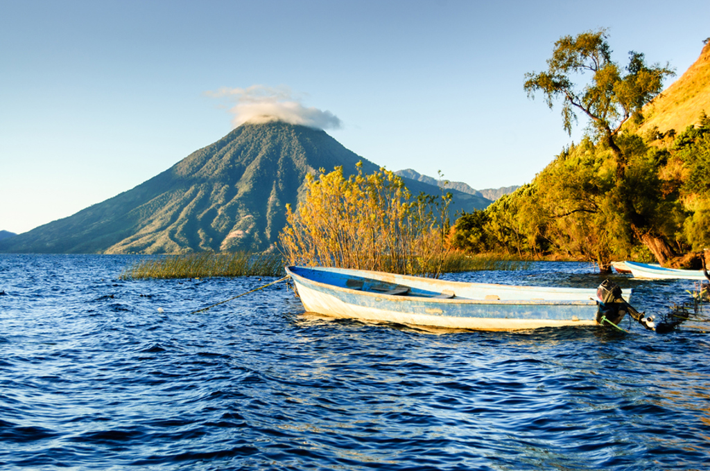 main_shutterstock_224883982_Atitlan.jpg