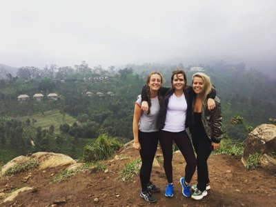 Groepsreis Sri Lanka: reizigers poseren samen voor een foto.